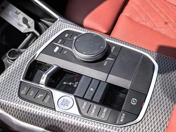 BMW 325i 2.0T M运动曜夜套装 - 2