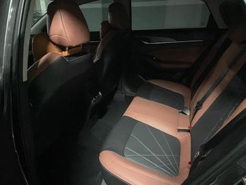 Changan 逸动PLUS 1.4TGDI 蓝鲸NE 畅享版尊贵版 - 2