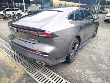 Changan UNI-V 1.5T 尊贵型 - 2