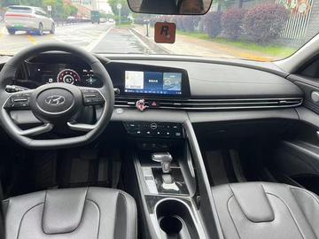Hyundai Elantra 1.5L - 4