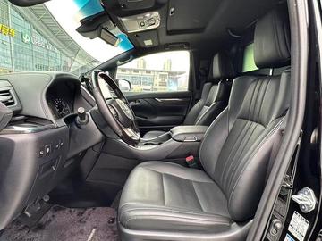 Lexus LM 300h E-Four - 3