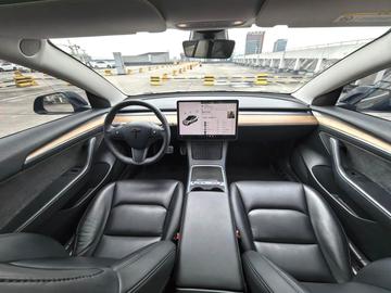 Tesla Model 3 - 4