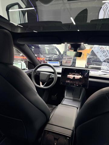 Tesla Model Y - 3