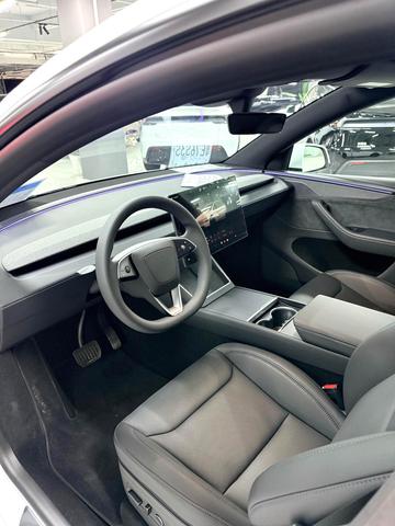 Tesla Model Y - 5