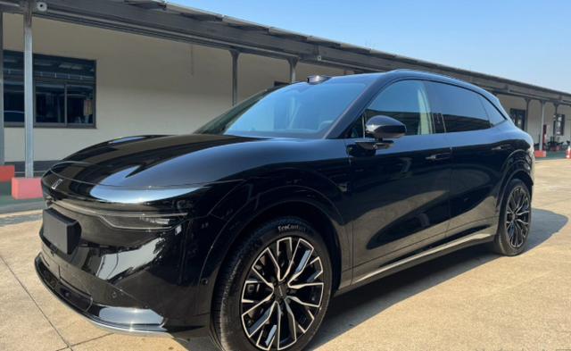 2025 Zeekr 7X 75k Wh RWD Smart Drive Edition Used Sedan — image 1